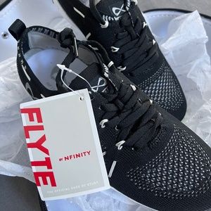 NWT Black Nfinity Flyte cheer shoes